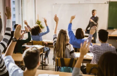 Alunos do ensino médio terão novas disciplinas e mais horas de instruções obrigatórias em 2025