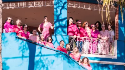 Grupo “De repente… rosa” inicia campanha “É Sobre Amar Tudo o que Somos e Temos” com nova casa e novos projetos fotográficos