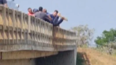 Forças Policiais e Resgate Municipal salvam vida de homem em viaduto na entrada de Cosmópolis