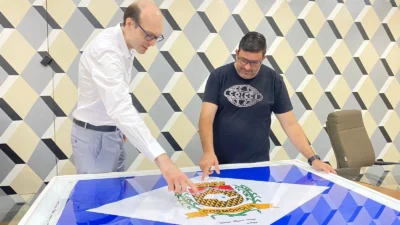 Câmara Municipal de Cosmópolis recebe bandeira original da cidade, criada em 1971