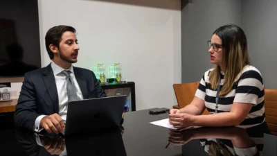 IEL oferece 791 vagas de estágio com bolsas de até R$ 2,8 mil
