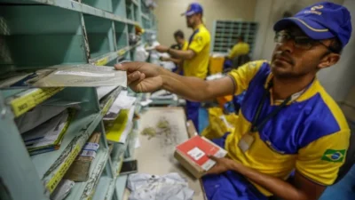Correios anunciam concurso para 3.511 vagas com salários de até R$ 6,8 mil