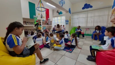 EMEB Rodrigo Octávio Langaard Menezes inaugura Cantinho da Leitura para estimular o hábito da leitura nas crianças
