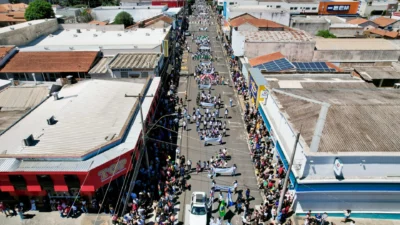 Desfile cívico celebra os 80 anos de Cosmópolis com alegria e união
