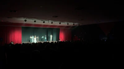 Cosmópolis recebe o espetáculo “O Gato de Botas” com apresentações gratuitas neste domingo (15)
