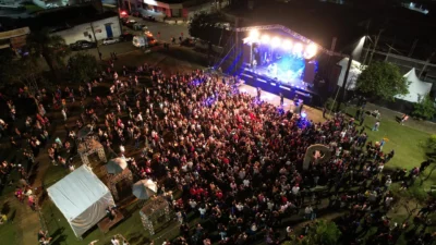Show de aniversário celebra os 80 anos de Cosmópolis com grande público na Praça do Coreto