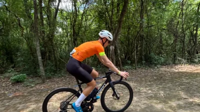 Jovem ciclista se prepara para disputar campeonato na Bélgica