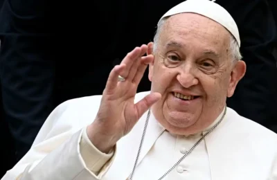 Papa Francisco sofre crise de asma no hospital e se estado é crítico