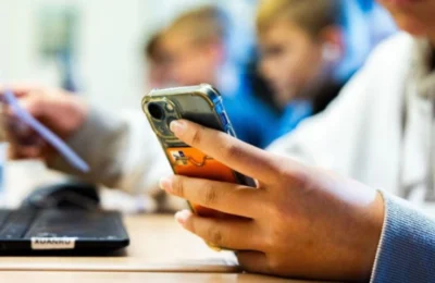 Governo Federal regulamenta uso de celulares nas escolas
