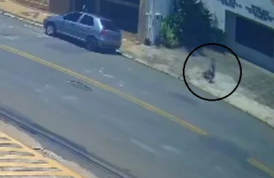 Menino de 4 anos é flagrado andando sozinho em rua movimentada após fugir da escola em Americana