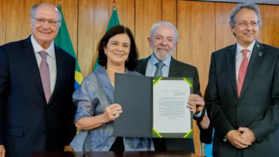 Governo anuncia vacina brasileira contra a dengue no SUS para 2026