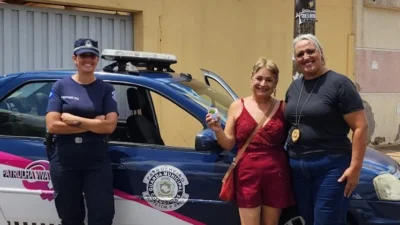 Guarda Municipal de Cosmópolis celebra Dia da Mulher com distribuição de flores