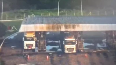 Explosão de caminhão de combustível deixa uma pessoa morta e duas feridas no bairro Bonfim