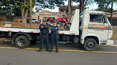 Guarda Municipal encontra motocicleta abandonada em área de mata em Cosmópolis