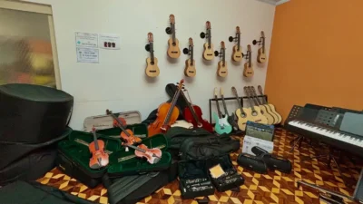 Escola Villa-Musical recebe novos instrumentos para aulas e apresentações