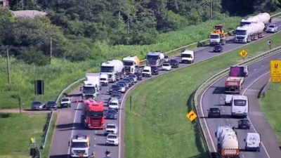 Motorista tem convulsão e bate veículo na Rodovia Zeferino Vaz, em Campinas