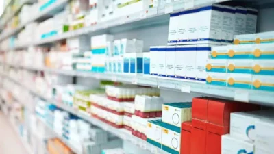 Justiça suspende resolução que permitia farmacêuticos prescreverem medicamentos