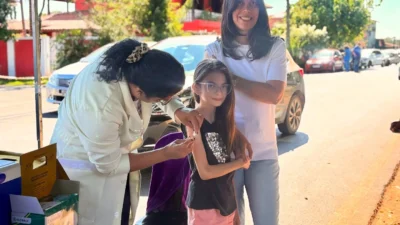 Vacinação drive-thru mobiliza mais de 780 munícipes em dia de imunização