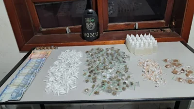 ROMU flagra dupla com grande quantidade de drogas em mata no bairro Jardim do Sol