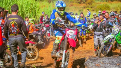 1º Trilhão Off Road reúne motociclistas em trajeto por área rural