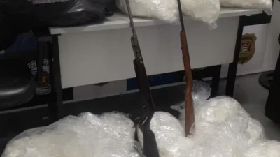Duas mulheres são presas por tráfico, ao serem flagradas com 10 mil papelotes de drogas