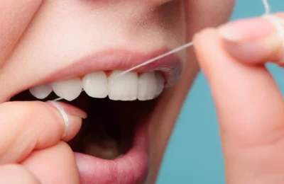 Uso do fio dental pode reduzir risco de AVC em até 44%