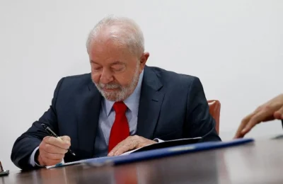 Lula sanciona isenção do IR para quem recebe até 2 salários mínimos