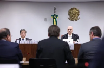 Moraes pede a Zanin para marcar julgamento de Bolsonaro e mais sete réus na trama golpista