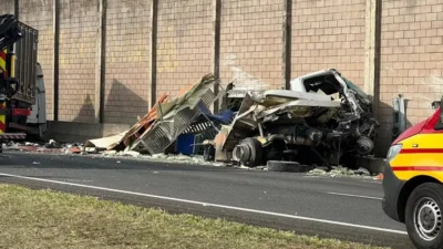 Acidente entre dois caminhões deixa um morto, dois feridos e interdita Anel Viário em Campinas