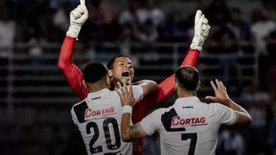 Ponte Preta vence fora e sobe para 2º lugar