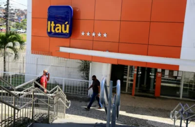 Por que Itaú demitiu cerca de mil funcionários que trabalhavam de casa