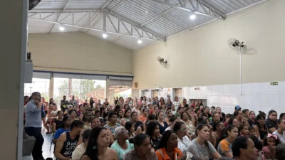 Reunião no Prolar esclarece transferência de alunos da EMEB Felício Marmo