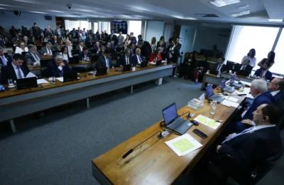 Senado rejeita PEC da Blindagem, e presidente da Casa determina arquivamento imediato