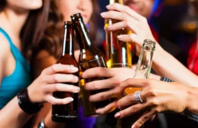 Lei aumenta punição para quem vender ou oferecer álcool a menores