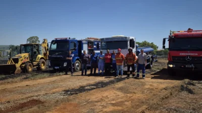 Incêndio mobiliza equipes na entrada de cidade