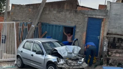 Colisão em subida chama atenção no bairro Novo Cosmópolis
