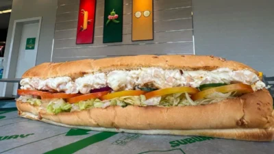 Peça um Sub de 15 cm e leve outro igual no Subway Cosmópolis!