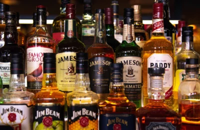 Lei aumenta punição para quem vender ou oferecer álcool a menores