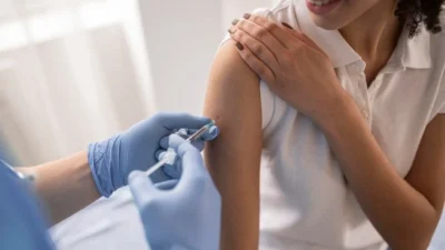 Vacinação contra HPV reduz drasticamente casos de câncer do colo do útero no Brasil