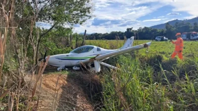 Avião de pequeno porte cai em São Lourenço e casal de Cosmópolis sai ileso
