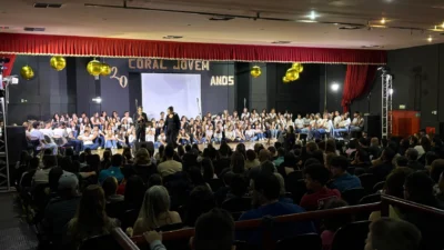 Concerto celebra 20 anos dos corais das escolas municipais de Cosmópolis e emociona o público