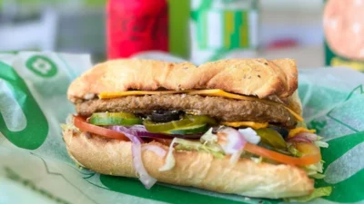 Sub em Dobro movimenta o sábado (15) no Subway Cosmópolis