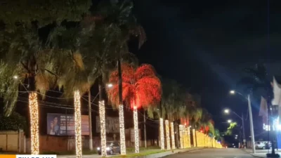 Primeiros pontos de iluminação  natalina  já brilham na cidade