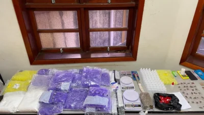 Força Tática apreende drogas e detém quatro pessoas em residência no Parque Ester