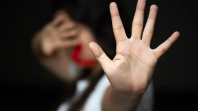 Lei que cria pensão para filhos de vítimas de feminicídio entrou em vigor