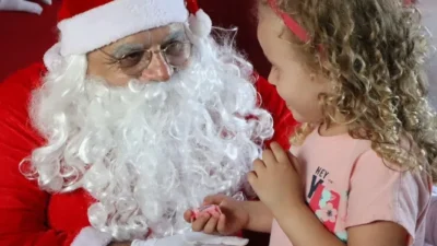 Bom velhinho chega neste sábado (06) à Praça do Coreto e abre a programação de Natal