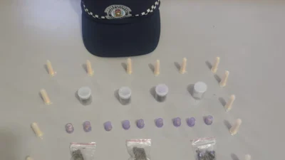 GCM localiza porções de drogas escondidas em cano no bairro Cidade Alta