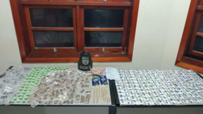 Polícia apreende mais de 600 porções de drogas em área conhecida pelo tráfico