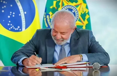 Lula assina MP que reajusta piso salarial dos professores