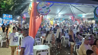 Carnaval de Cosmópolis reúne cerca de 8 mil pessoas na Praça do Rodrigo